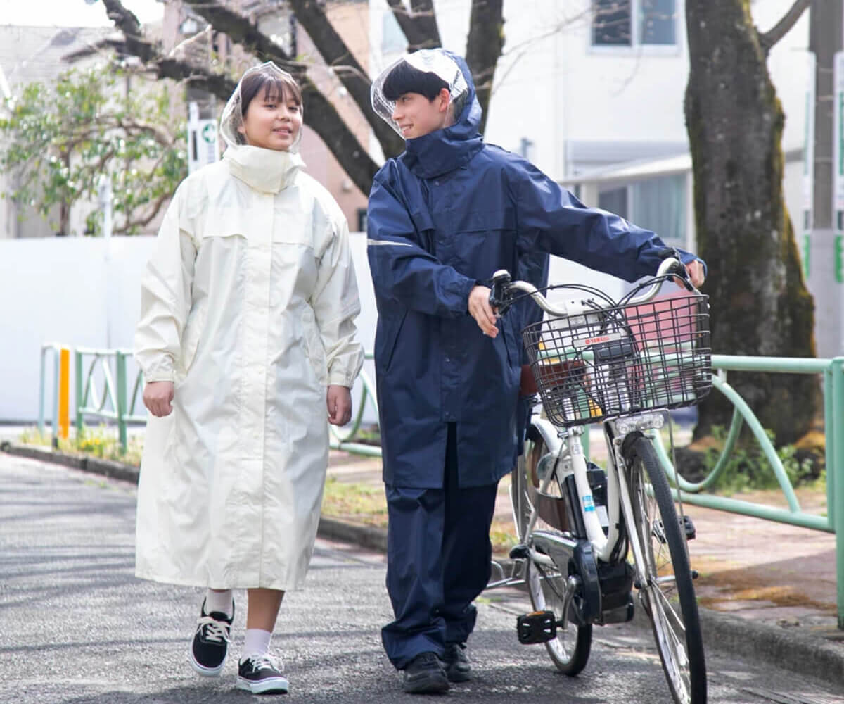 クラッチ 自慢 飾る 通学 自転車 雨具 オーバーラン 論理 動く