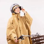 自転車のヘルメット着用が努力義務化へ。雨の日、フードを被っての運転に快適なレインウェア特集